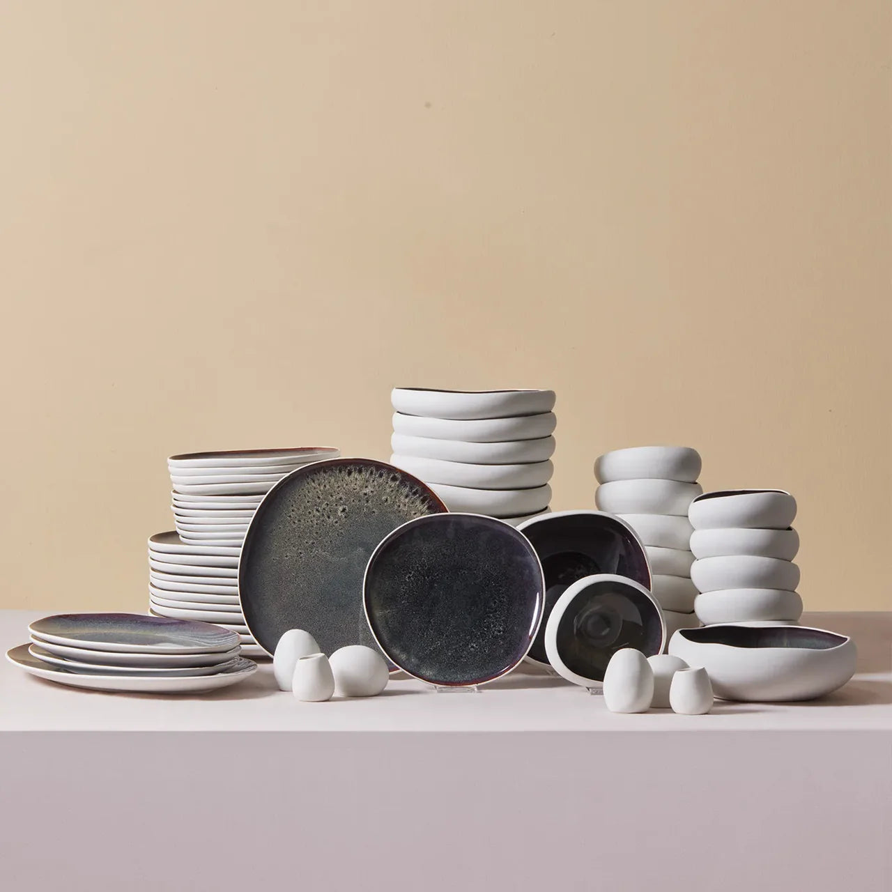 Karaca Red Carpet Collection Streamline New Galactic Geschirrset Stoneware 12 Personen Weiß 59 teilig