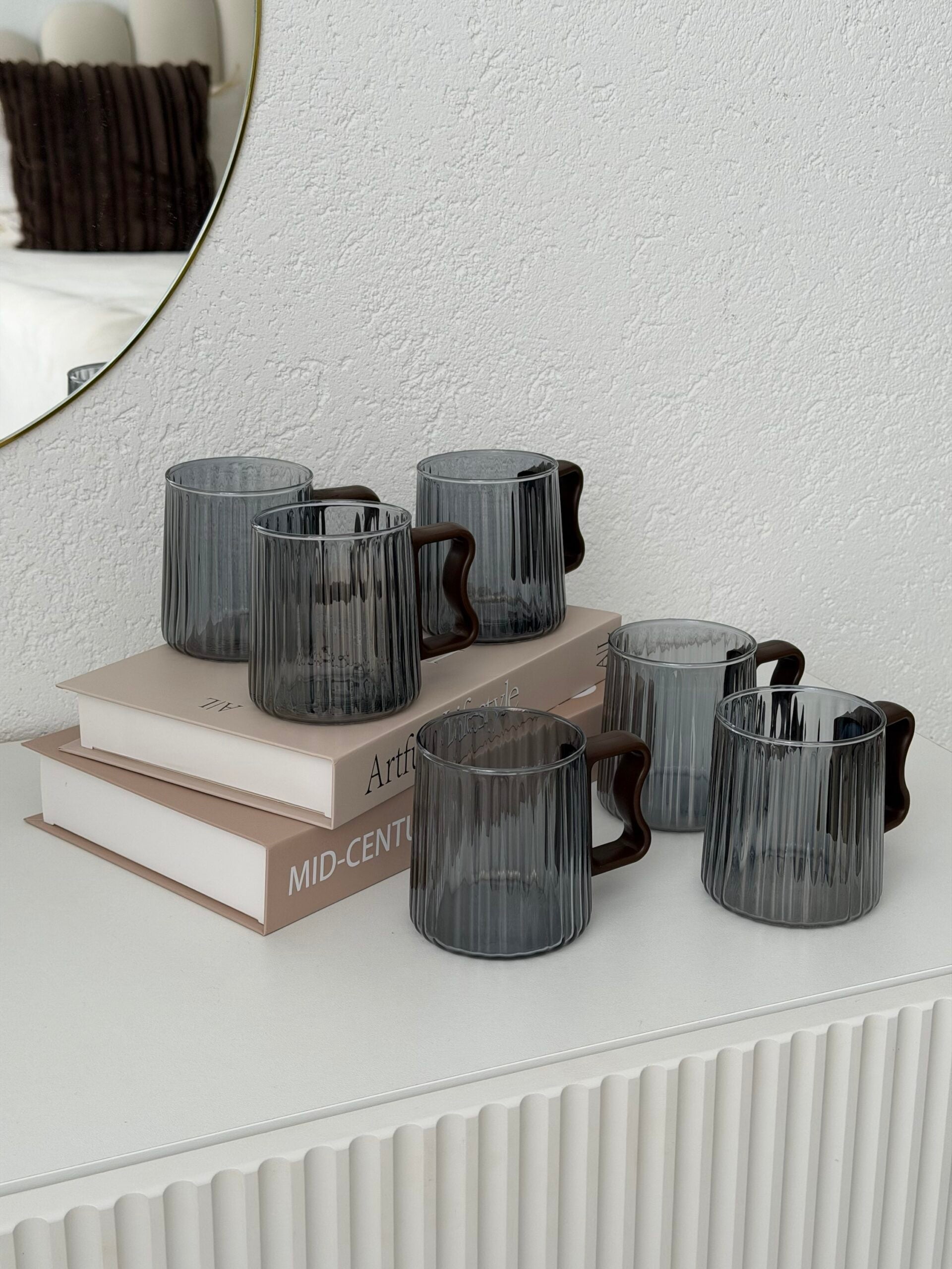 Riffel Teeglas mit Henkel Grau