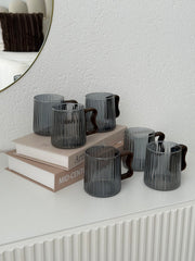 Riffel Teeglas mit Henkel Grau